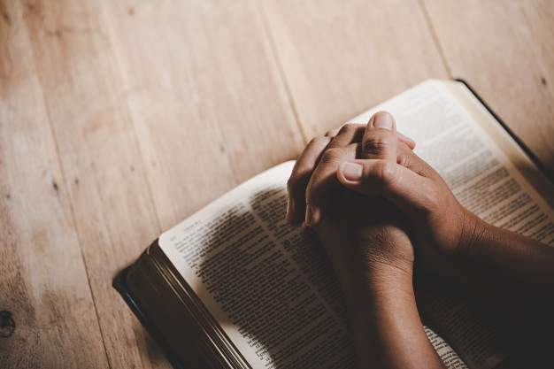 O poder da oração: você sabe o que significa?